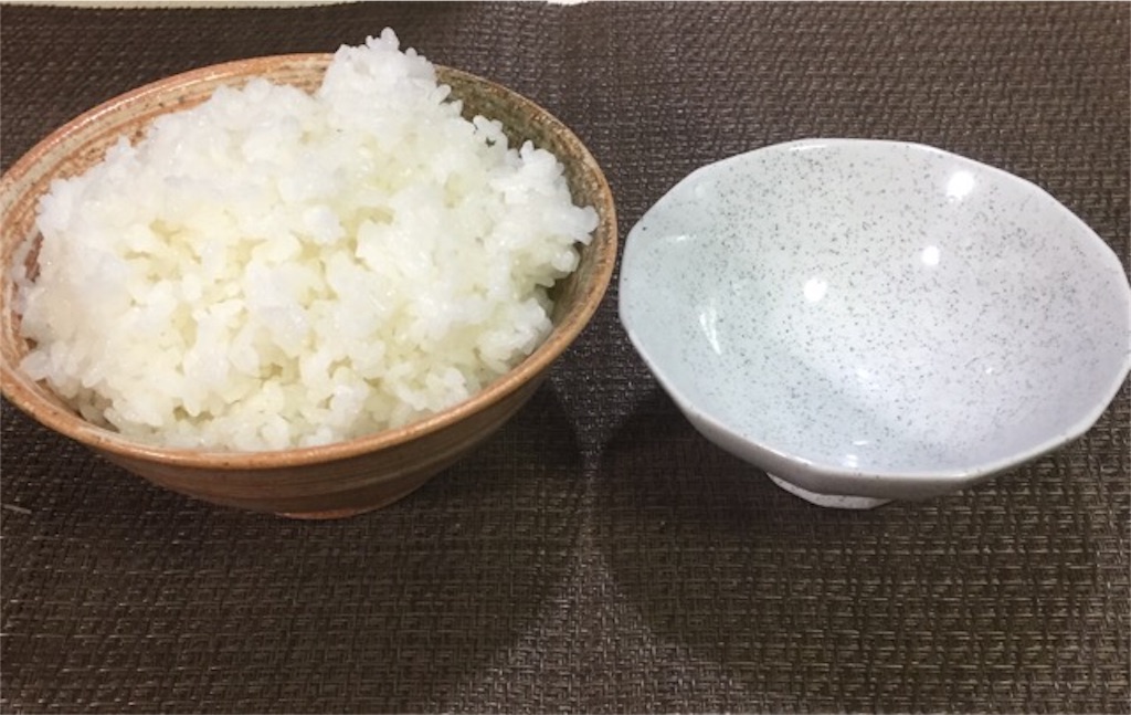 男子高校生のお弁当に入れるご飯の量