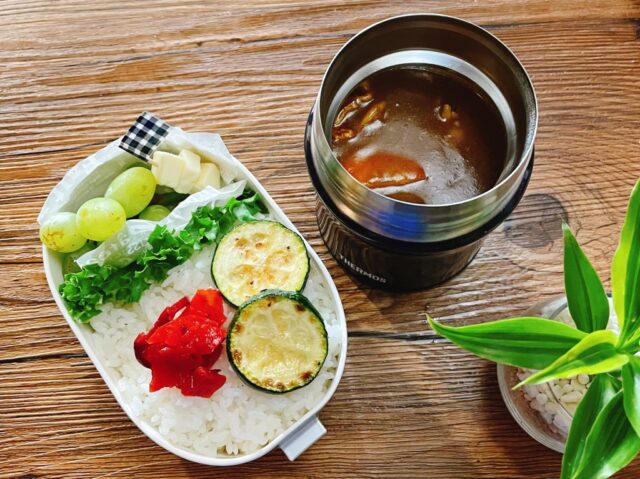 カレーライスの大学生弁当